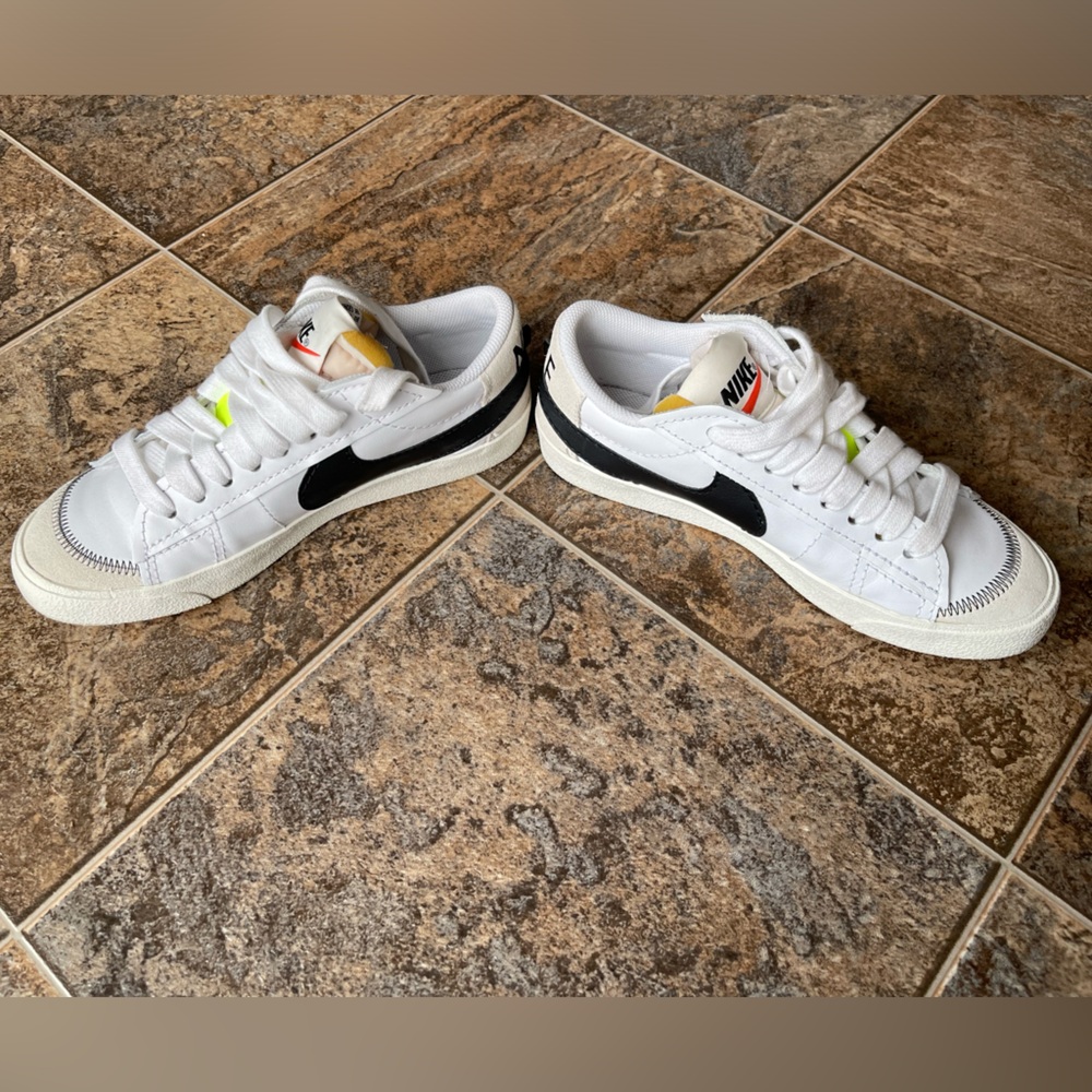 Nike Blazer Low 77 Jumbo Sneakers- Women’s Size 10 - Picture 2 of 9